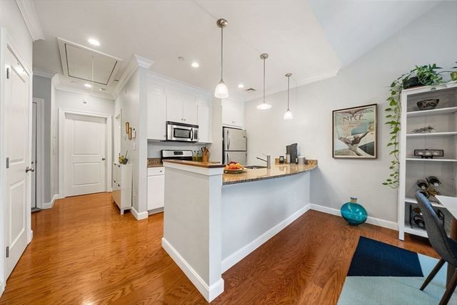 111-121 Green Street 303, Boston, MA 02130