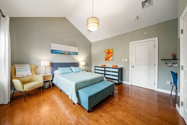 111-121 Green Street 303, Boston, MA 02130