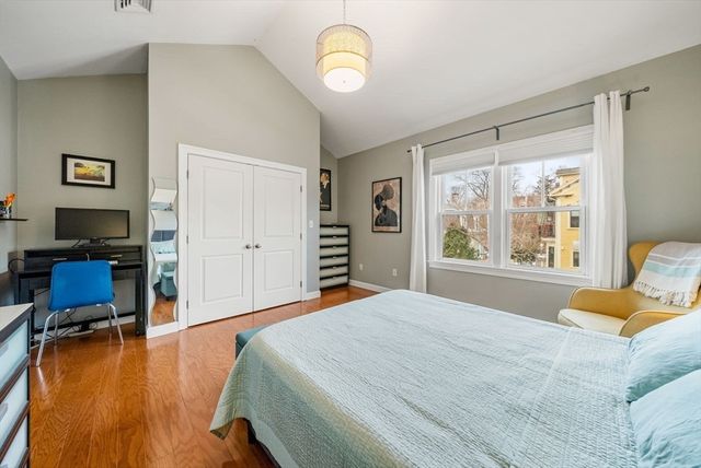 111-121 Green Street 303, Boston, MA 02130