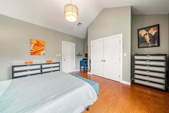 111-121 Green Street 303, Boston, MA 02130