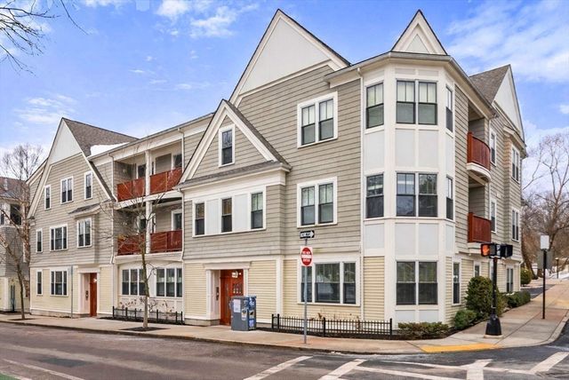 111-121 Green Street 303, Boston, MA 02130