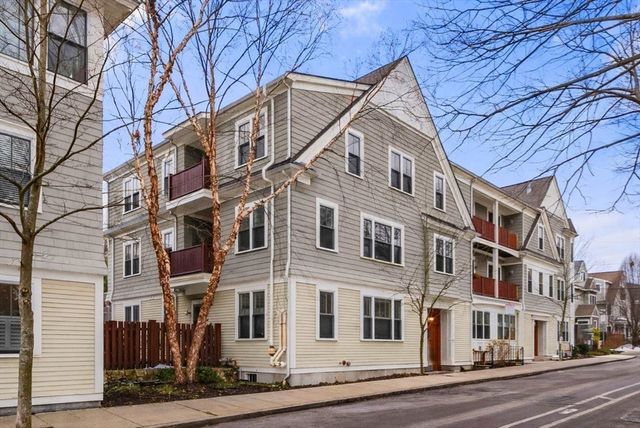 111-121 Green Street 303, Boston, MA 02130