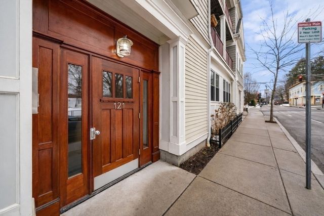 111-121 Green Street 303, Boston, MA 02130