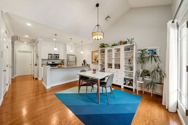 111-121 Green Street 303, Boston, MA 02130