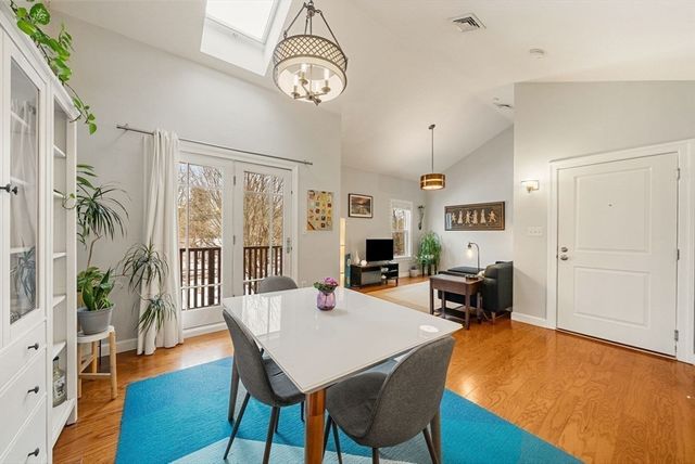 111-121 Green Street 303, Boston, MA 02130