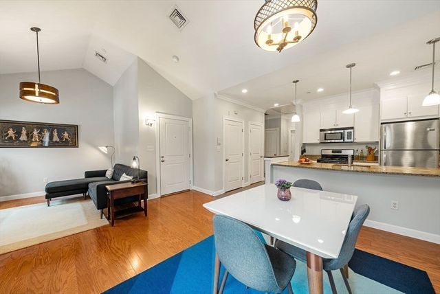 111-121 Green Street 303, Boston, MA 02130