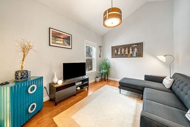 111-121 Green Street 303, Boston, MA 02130