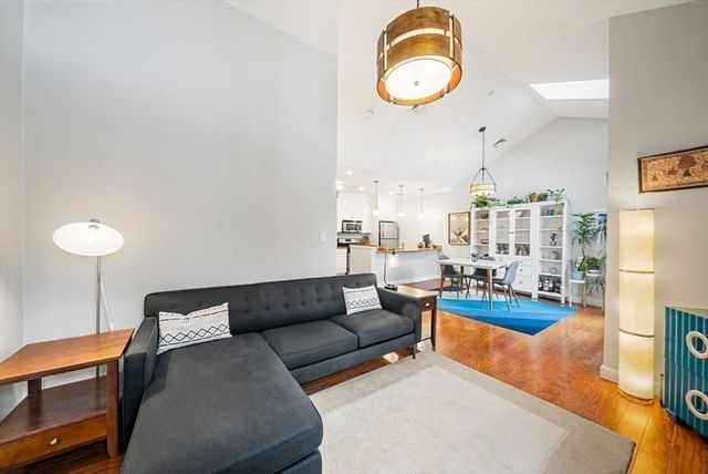 111-121 Green Street 303, Boston, MA 02130