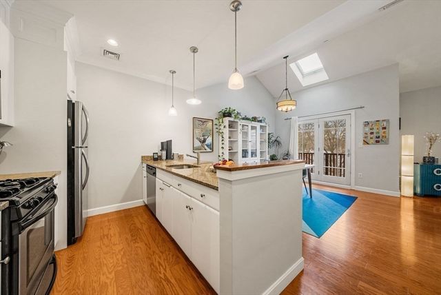 111-121 Green Street 303, Boston, MA 02130