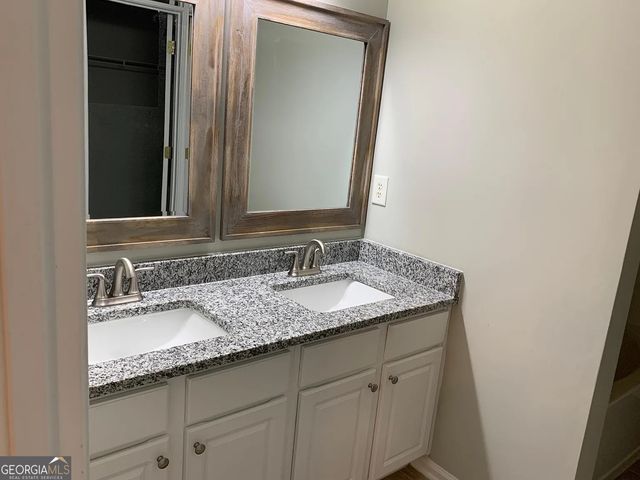 952 Abbey Park Way, Lawrenceville, GA 30044