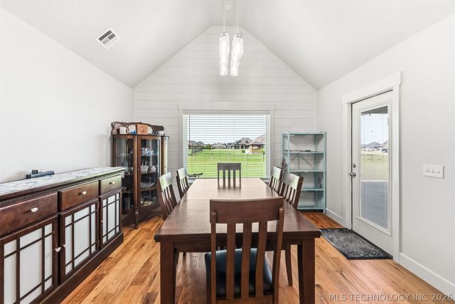 5565 E 141st Place N, Collinsville, OK 74021