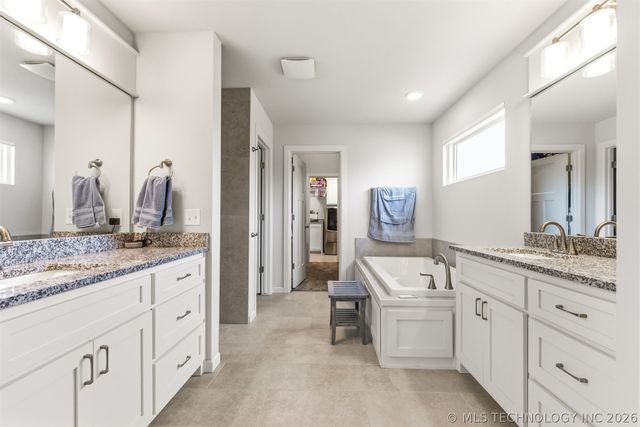 5565 E 141st Place N, Collinsville, OK 74021