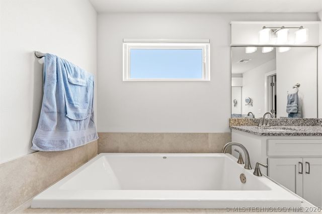 5565 E 141st Place N, Collinsville, OK 74021