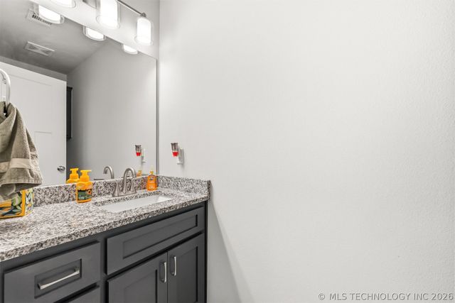 5565 E 141st Place N, Collinsville, OK 74021