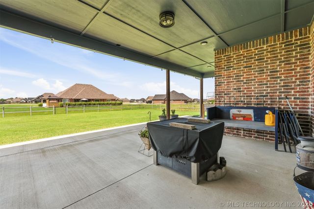 5565 E 141st Place N, Collinsville, OK 74021