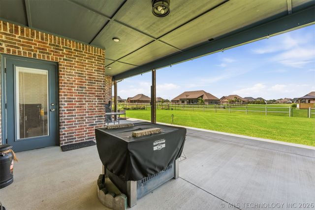 5565 E 141st Place N, Collinsville, OK 74021