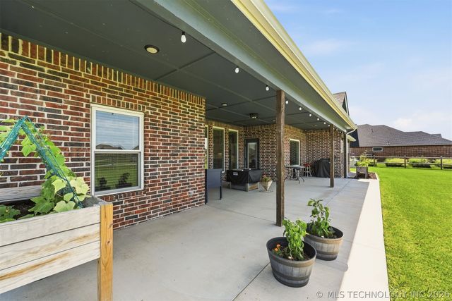 5565 E 141st Place N, Collinsville, OK 74021