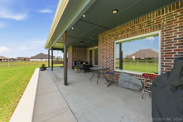 5565 E 141st Place N, Collinsville, OK 74021