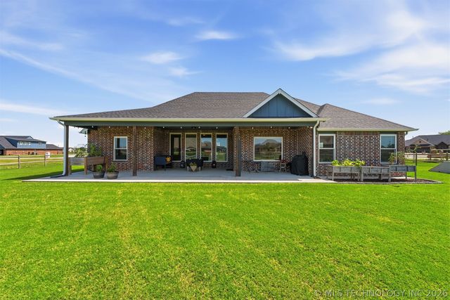 5565 E 141st Place N, Collinsville, OK 74021