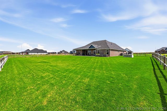 5565 E 141st Place N, Collinsville, OK 74021