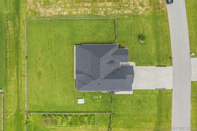 5565 E 141st Place N, Collinsville, OK 74021