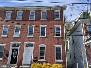 313 E BROAD STREET APT 1, Burlington, NJ 08016