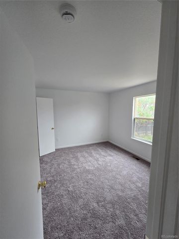 55606 E 28th Place, Strasburg, CO 80136