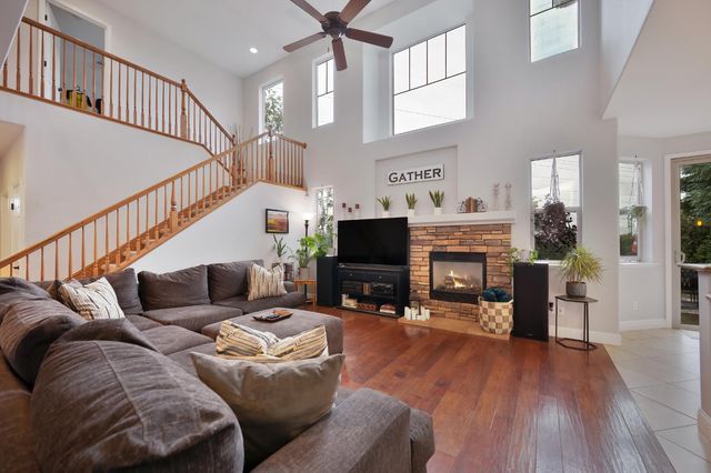 1908 Saint Anthony Ln, Roseville, CA 95747