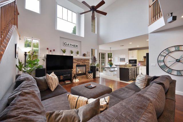 1908 Saint Anthony Ln, Roseville, CA 95747