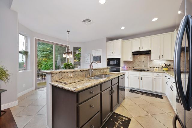 1908 Saint Anthony Ln, Roseville, CA 95747