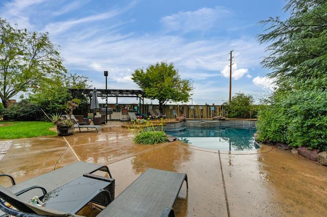 1908 Saint Anthony Ln, Roseville, CA 95747