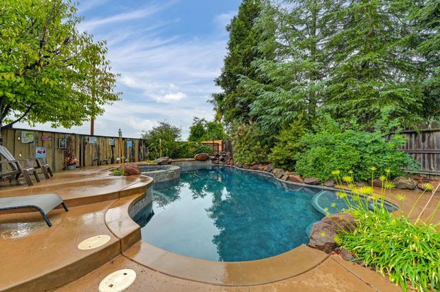 1908 Saint Anthony Ln, Roseville, CA 95747