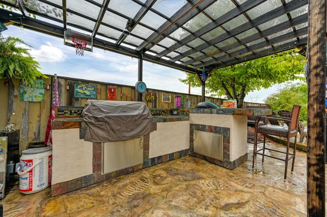 1908 Saint Anthony Ln, Roseville, CA 95747