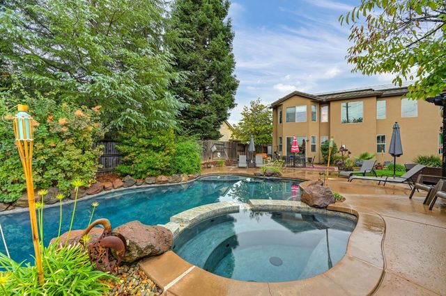 1908 Saint Anthony Ln, Roseville, CA 95747