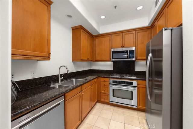 128 N Oak Knoll 206, Pasadena, CA 91101