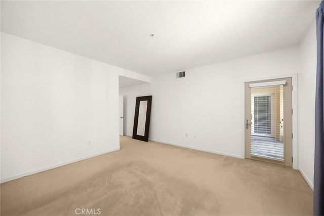 128 N Oak Knoll 206, Pasadena, CA 91101