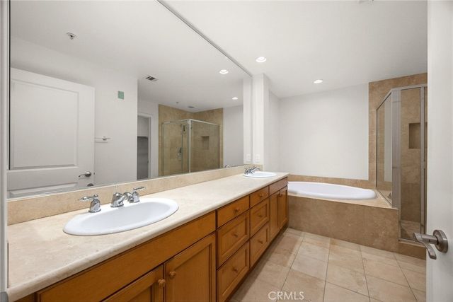 128 N Oak Knoll 206, Pasadena, CA 91101
