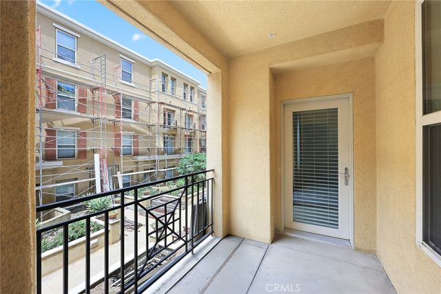 128 N Oak Knoll 206, Pasadena, CA 91101