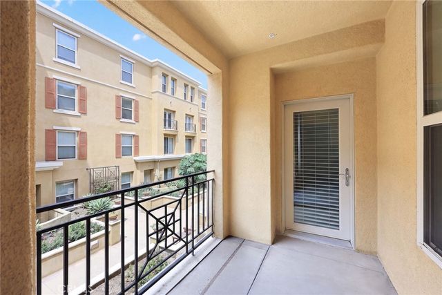 128 N Oak Knoll 206, Pasadena, CA 91101