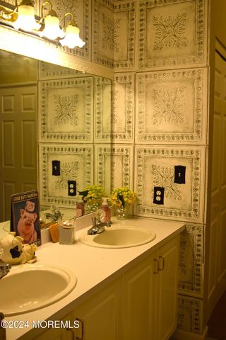 63 Lookout Drive, Manahawkin, NJ 08050