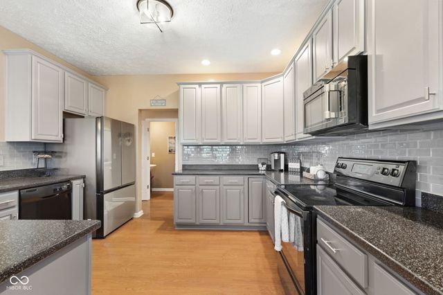 9103 Iris Lane, Zionsville, IN 46077