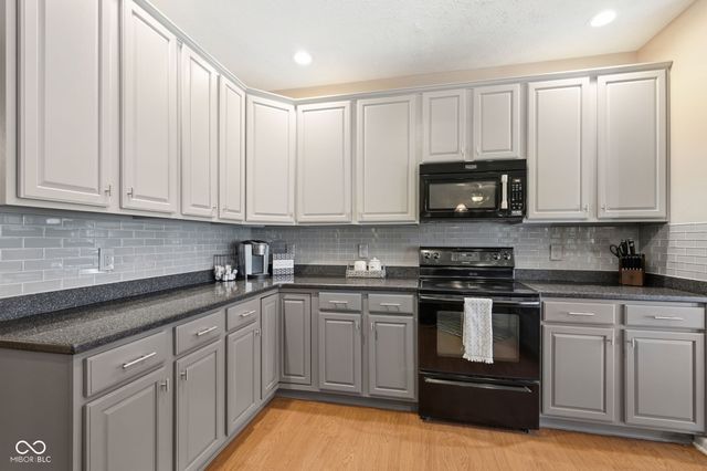 9103 Iris Lane, Zionsville, IN 46077