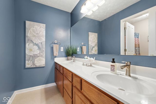 9103 Iris Lane, Zionsville, IN 46077