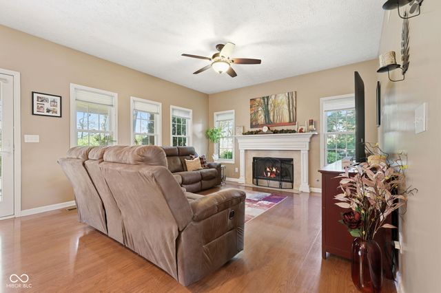 9103 Iris Lane, Zionsville, IN 46077