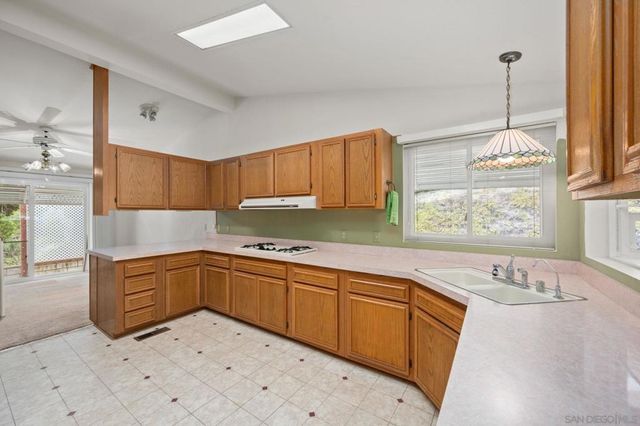 4465 Topaz Ln, Oceanside, CA 92056