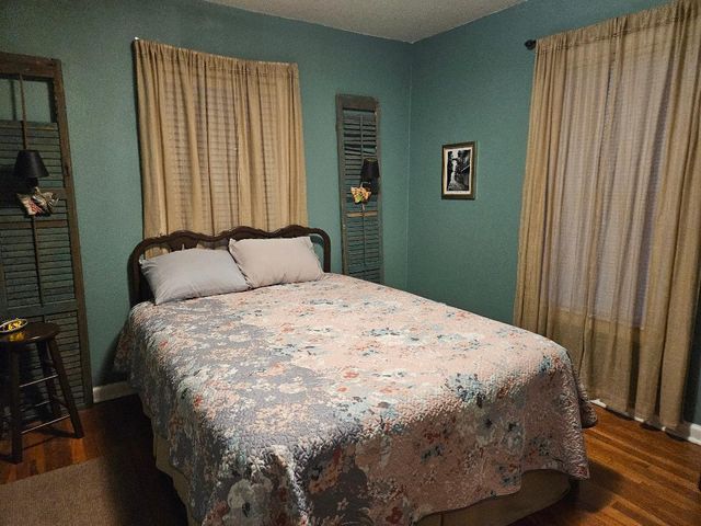 1130 N Main ST, Elgin, TX 78621