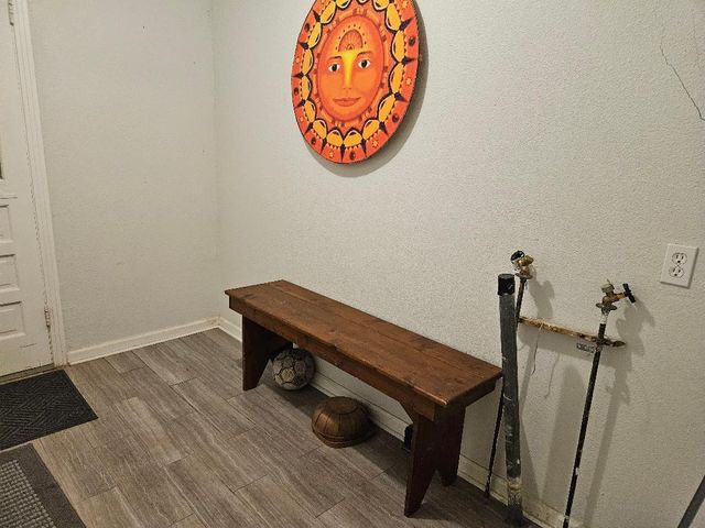 1130 N Main ST, Elgin, TX 78621