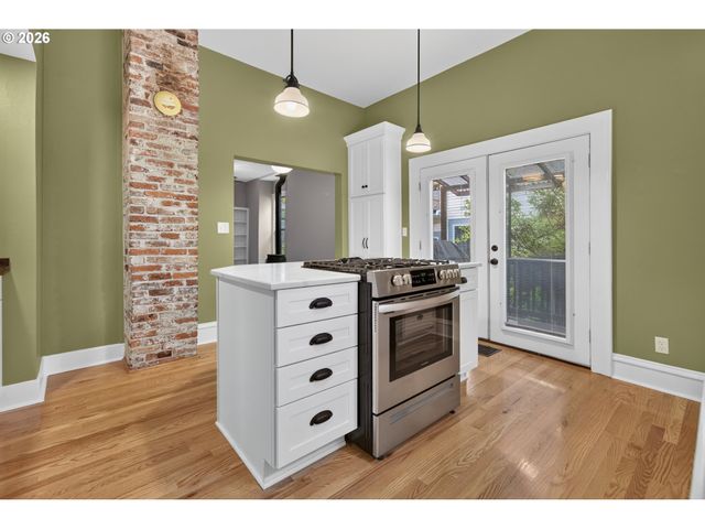 841 JACKSON St, Eugene, OR 97402