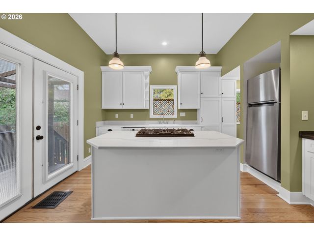 841 JACKSON St, Eugene, OR 97402