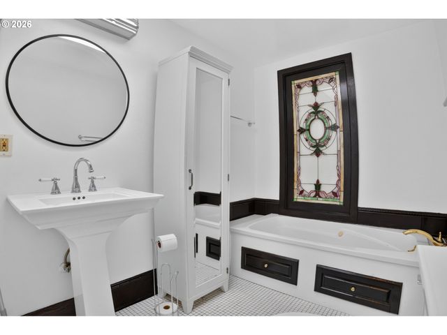 841 JACKSON St, Eugene, OR 97402